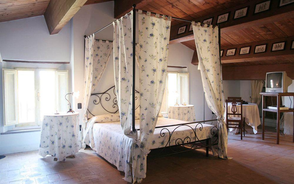 Castello Di Petroia Dimora D'Epoca Hotel Gubbio Bagian luar foto