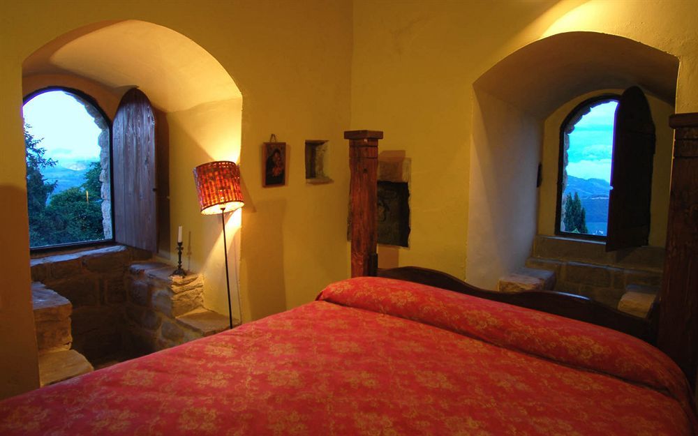 Castello Di Petroia Dimora D'Epoca Hotel Gubbio Bagian luar foto